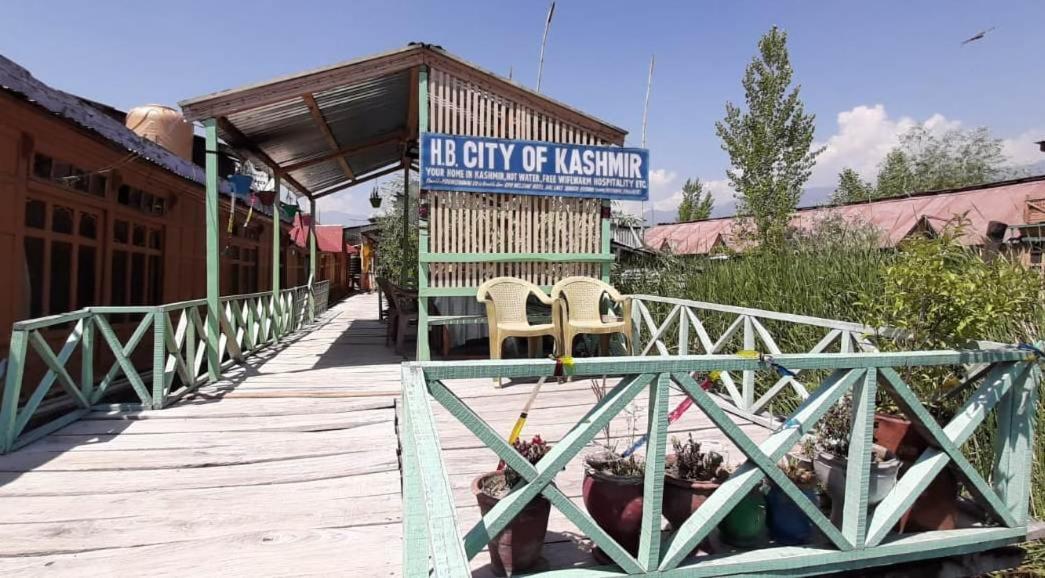 Houseboat - City Of Kashmir Hotell Srīnagar Exteriör bild